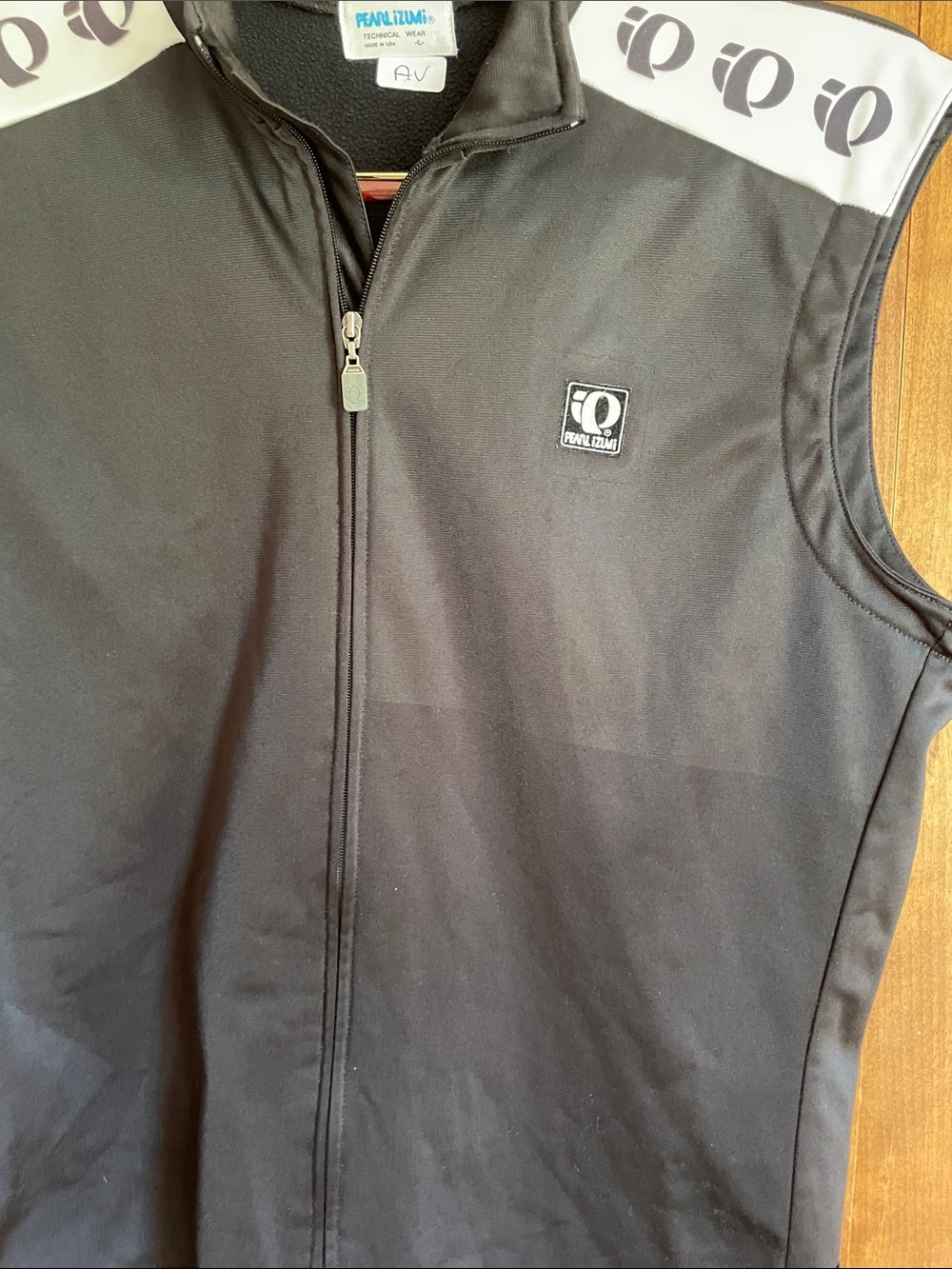 🚲 Pearl Izumi Black Jacket with Blue Logo - Picture 3 of 4